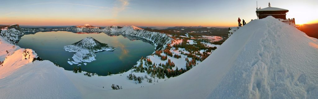 Snowshoeing at crater lake is an incredible outdoor experience. Photo via Pixabay