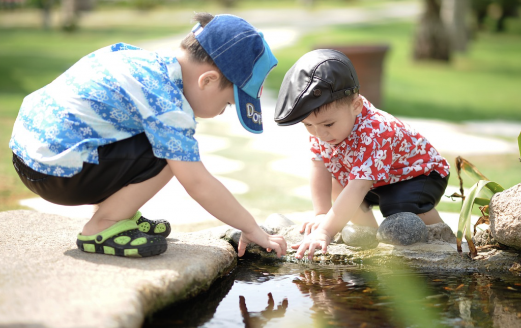 Kids thrive off free play, pretend play, and unstructured unsupervised time outside. Exposing young children to screens and electronic games does not help them thrive | Jennifer Margulis, Ph.D.