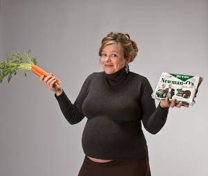 Pregnant woman trying to decide between eating freshly picked carrots or packaged sandwich cookies. We need to feed kids healthy food if we want them to grow up healthy and strong. We need to stop poisoning our children with unhealthy food.