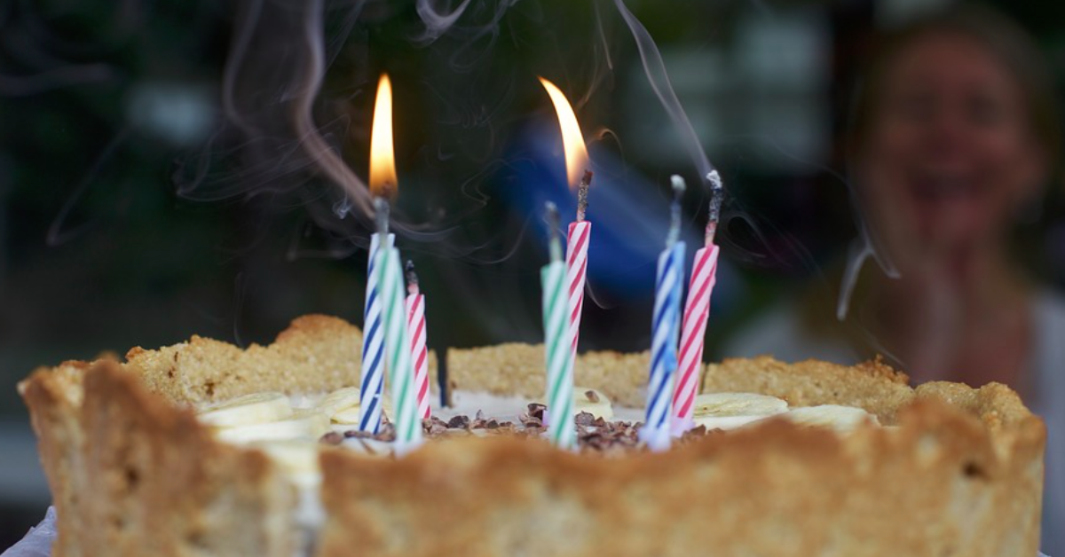 Make your family life more sustainable and save money by reusing birthday candles. Via JenniferMargulis.net