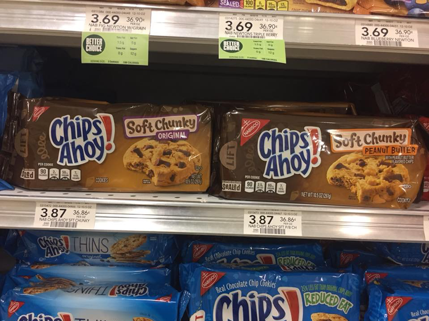 Chips Ahoy cookies that contain peanuts are not very different from cookies that do not contain peanuts. This is very dangerous for anyone with a peanut allergy. A 15-year-old girl DIED after eating a cookie she did not know contained peanuts.